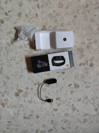 Cargador Mi Smart Band 4 y caja Xiaomi