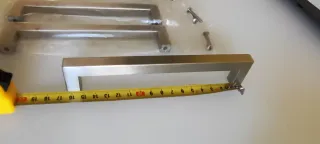 Maniglie di cucina argentate in metallo