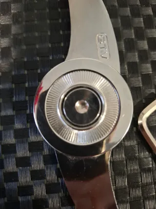 Bisagra metálica con llave Allen
