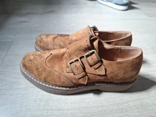 Zapatos de ante con hebillas