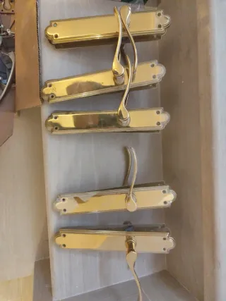 5 Manetas puerta doradas