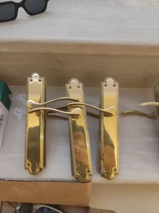 5 Manetas puerta doradas