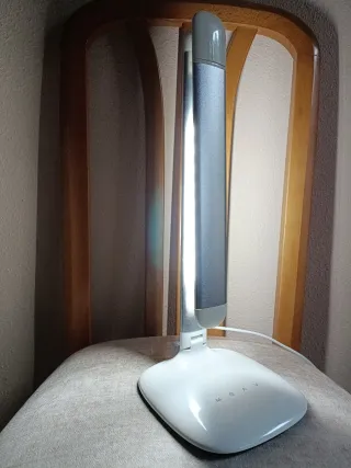 Lámpara Escritorio LED Plata y Blanca