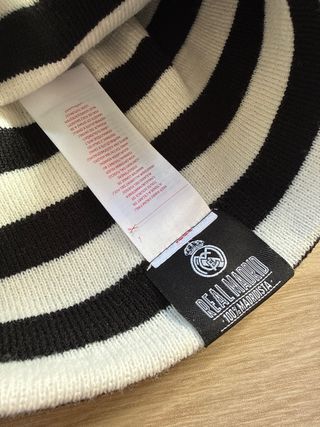 Gorro Real Madrid RMCF Negro y Blanco