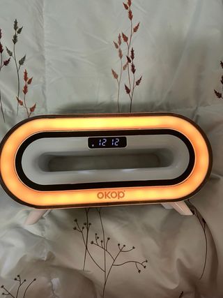 Okop Cargador, Altavoz y Reloj 3 en 1