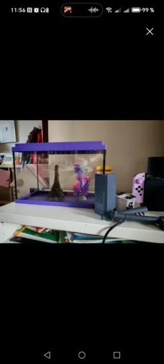 Acuario Morado con filtro nuevo y Decoración Torre
