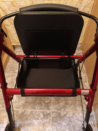Andador 4 ruedas con asiento y frenos