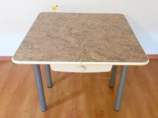 Mesa de cocina con cajón