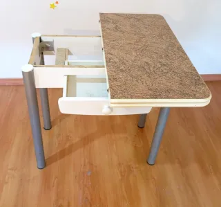 Mesa de cocina con cajón