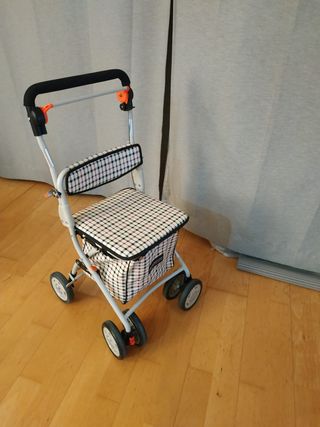 Andador 4 ruedas plegable hasta 120kg