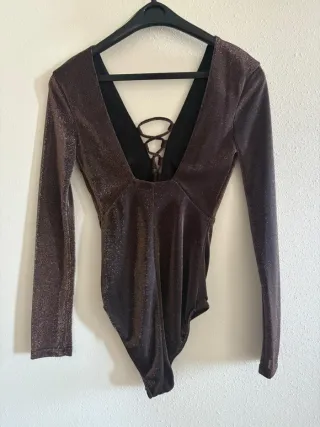 Body dorado brillante manga larga