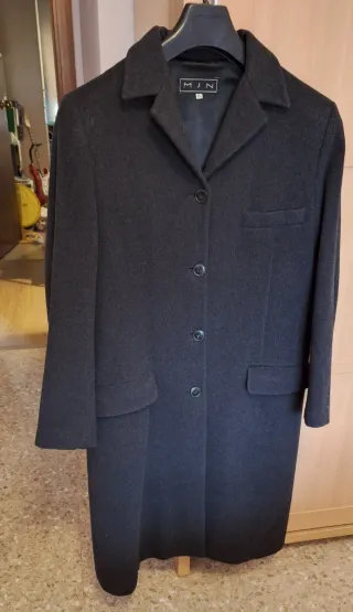 Abrigo MJN Negro