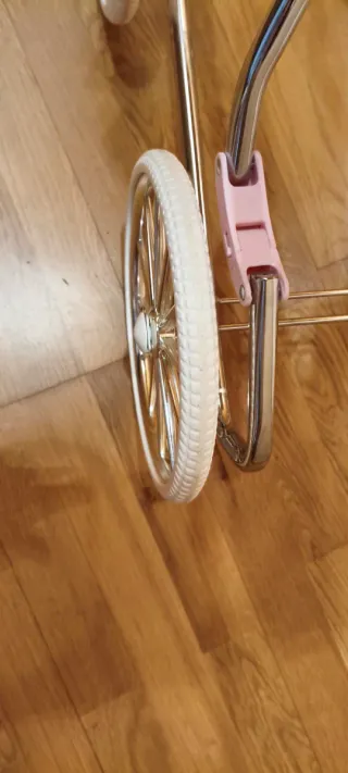 Carro de muñecas clásico rosa y gris