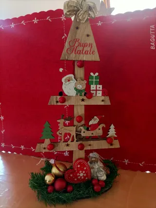 Albero di Natale in Legno Decorato