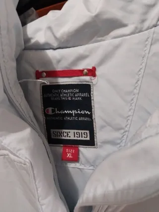 Giubbotto blu con cappuccio