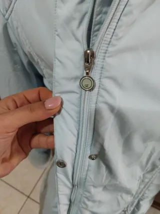 Giubbotto blu con cappuccio