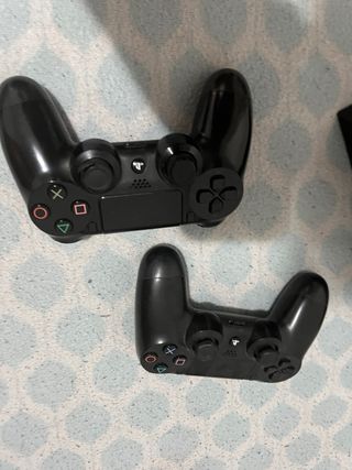 Consola PS4 + 2 Mandos (1 reparar) + cascos