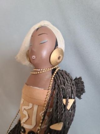 Muñeca étnica artesanal