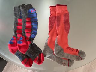 Pack esquí, casco, forro, camiseta térmica