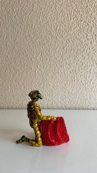 Vassoio, figure di donna e torero