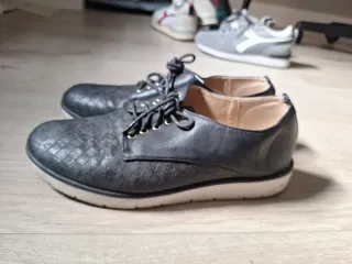 Zapatos negros con cordones