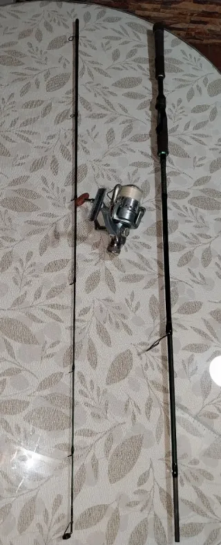 Carrete de pesca a spining ligero