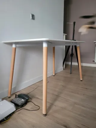 Mesa de comedor moderna