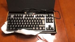 Teclado Krom Kernel TKL RGB, nuevo