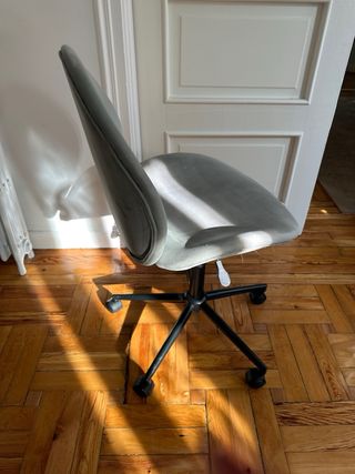 Silla de escritorio giratoria gris