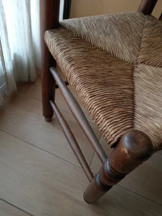 Silla vintage madera con asiento de mimbre