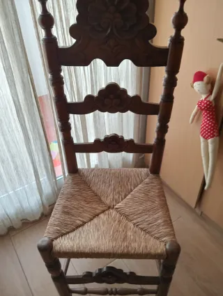 Silla vintage madera con asiento de mimbre