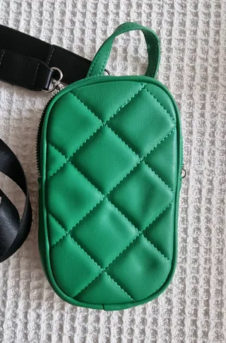 Bolsito verde acolchado