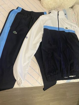 Conjunto deportivo Lacoste azul y blanco