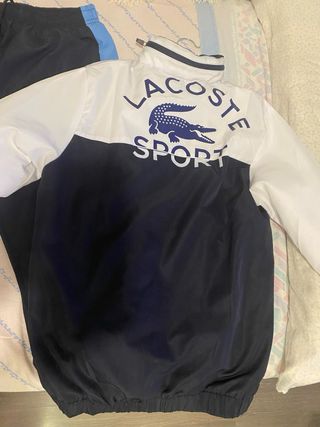 Conjunto deportivo Lacoste azul y blanco