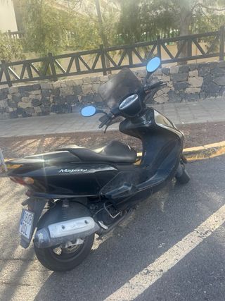 Yamaha Majesty 125cc Negra PRECIO NEGOCIABLE