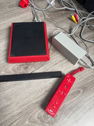 Nintendo Wii Rossa con Mando e giochi