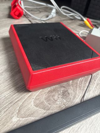 Nintendo Wii Rossa con Mando e giochi