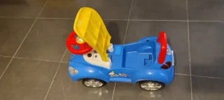 Coche infantil con luz y música