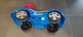 Coche infantil con luz y música