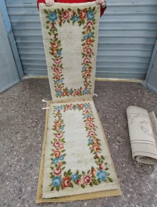 Due tappeti floreali