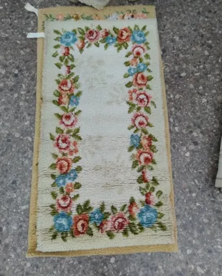 Due tappeti floreali