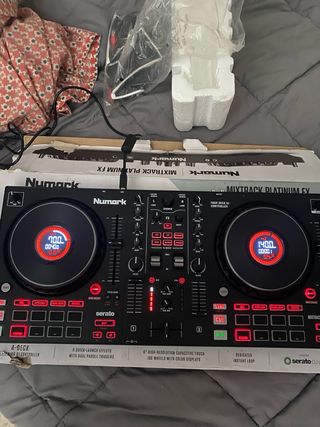 Numark Mixtrack Platinum FX DJ Controller