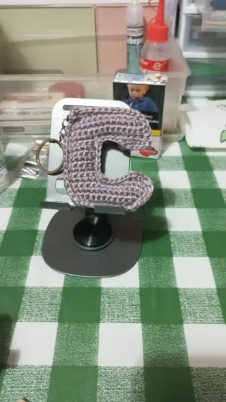 Peluches y artículos varios de crochet.