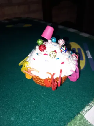 Peluches y artículos varios de crochet.