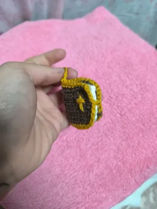 Peluches y artículos varios de crochet.