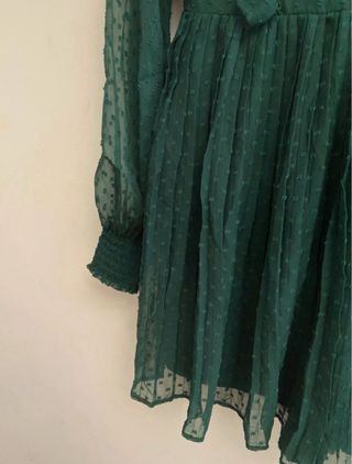 Vestido Zara verde con volantes
