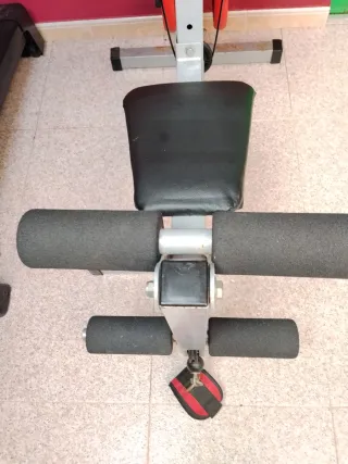 Banco de musculacion. Multiestación con pesas