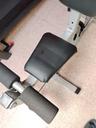 Banco de musculacion. Multiestación con pesas