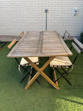 Tavolo pieghevole in legno per esterni + 4 sedie