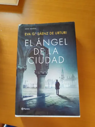 Colección libros Eva G Sáenz De Urturi